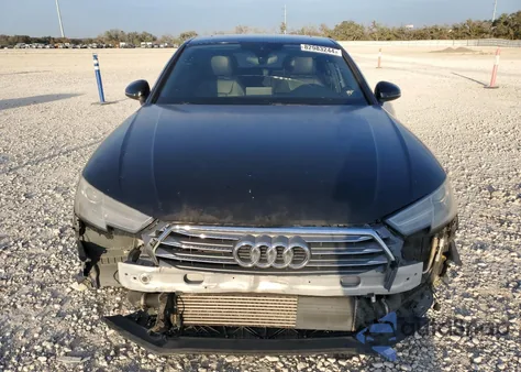 2017 Audi A4 Premium z USA, uszkodzony, nr VIN WAUGNAF44HN010980